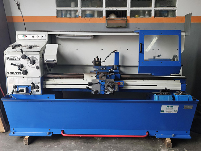 Torno Cilindrico marca PINACHO modelo S-90/225 E/P 1650